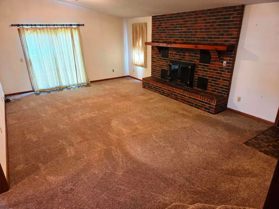 1500 E 9th St, Newton, KS 67114 - #3