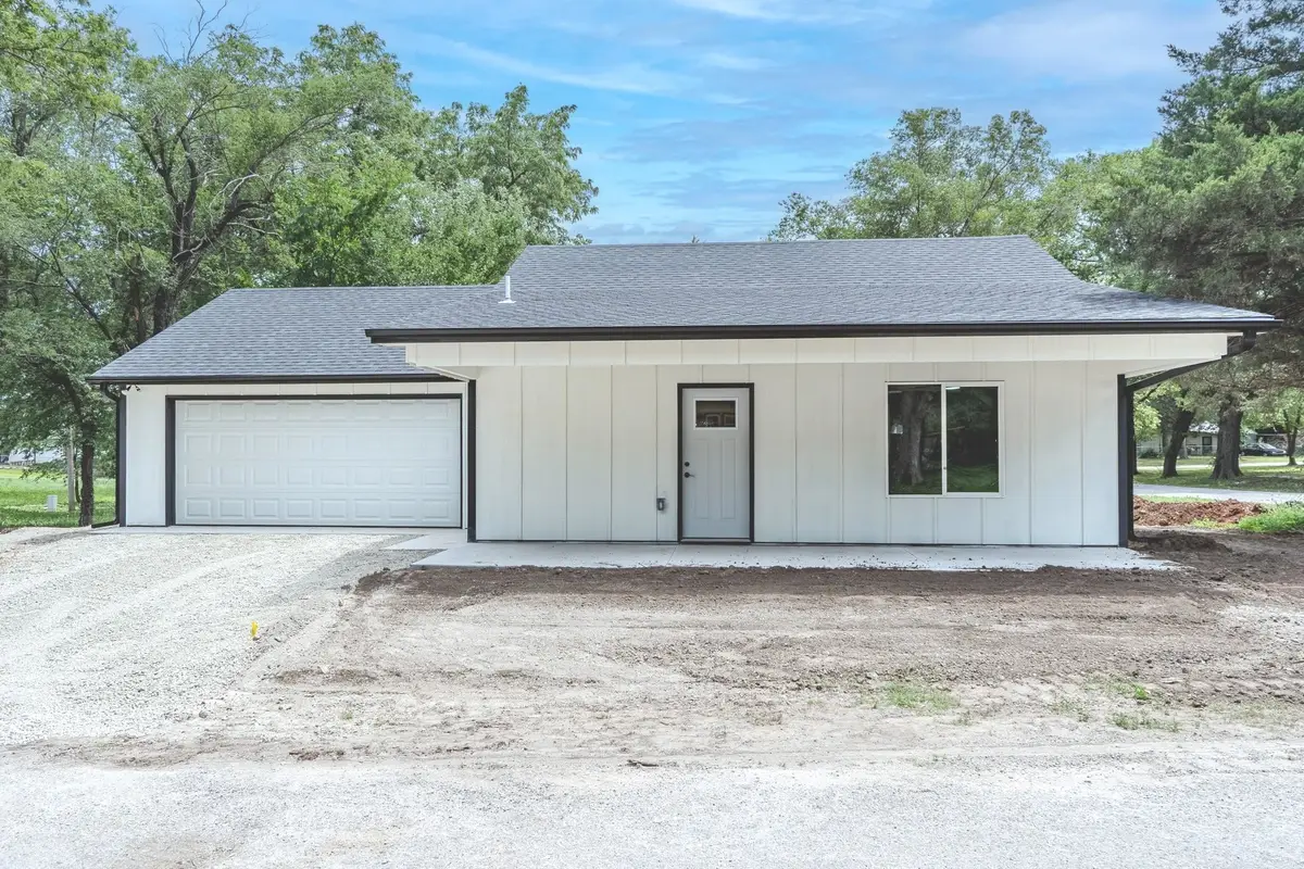 212 N West St, Leon, KS 67074 - #1