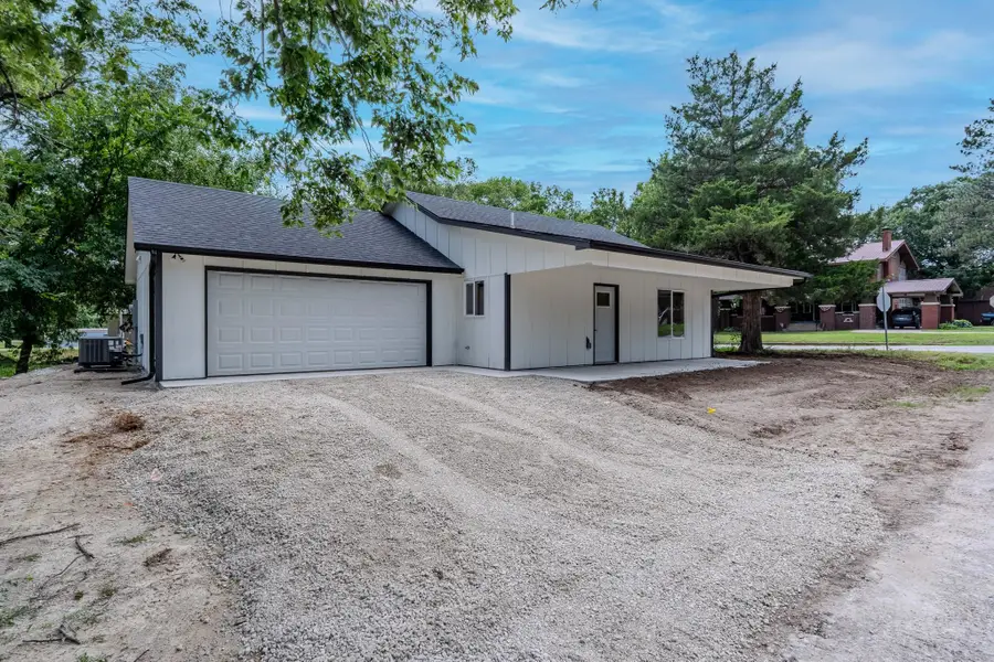 212 N West St, Leon, KS 67074 - #2