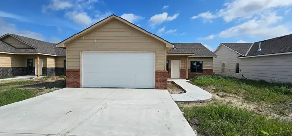 5109 N Toben Ct, Bel Aire, KS 67226