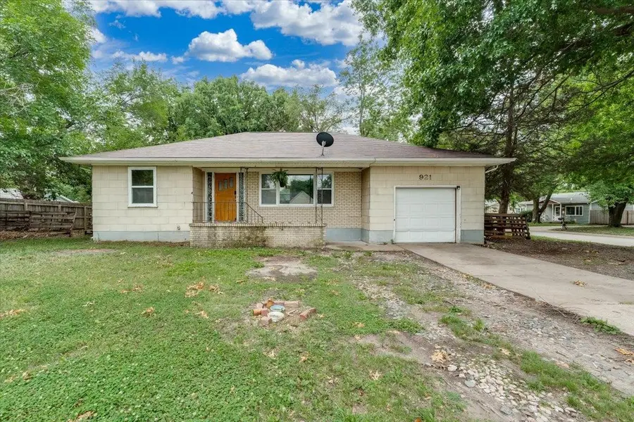 921 W 5th, Newton, KS 67114 - #2