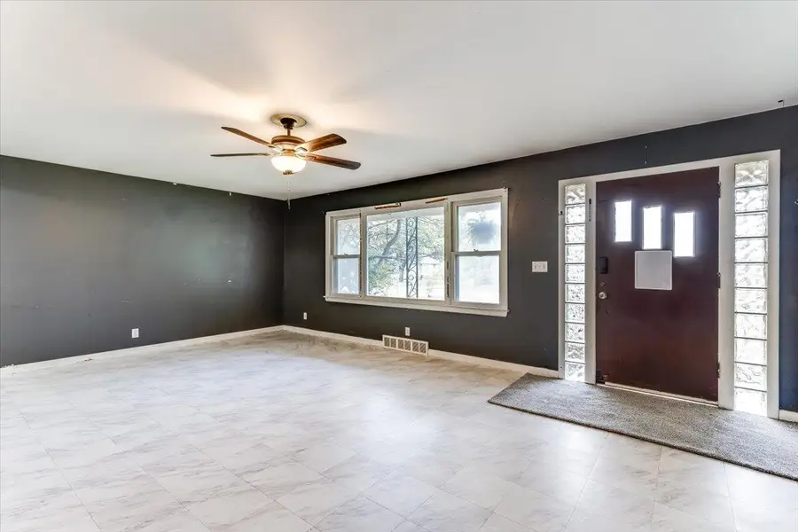 921 W 5th, Newton, KS 67114 - #3