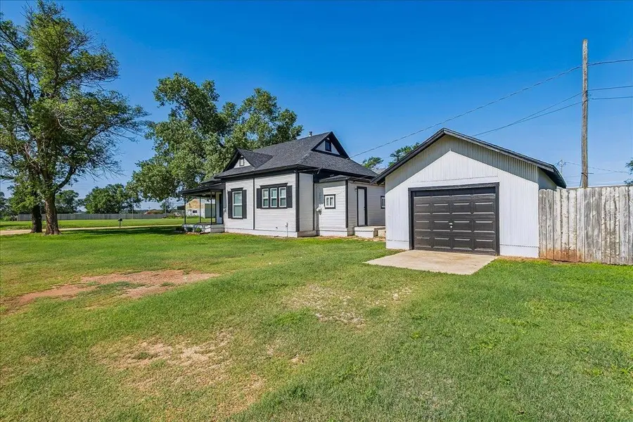 938 E C Ave, Kingman, KS 67068 - #2