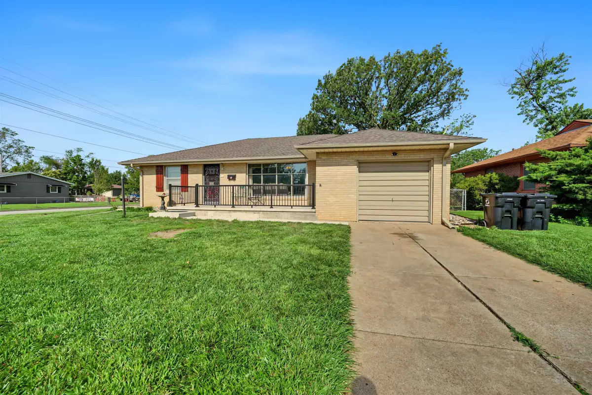 1720 Lewis Ave, Salina, KS 67401 - #1
