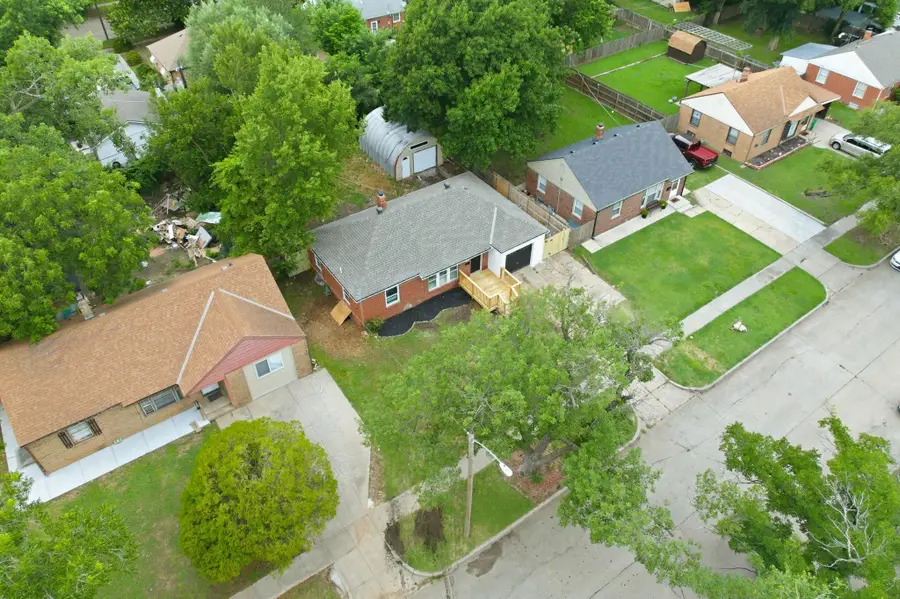 1833 S Parkwood Ln, Wichita, KS 67218 - #2