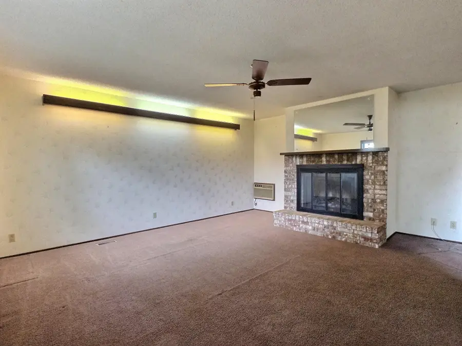 213 S Lauber Ln, Derby, KS 67037 - #3