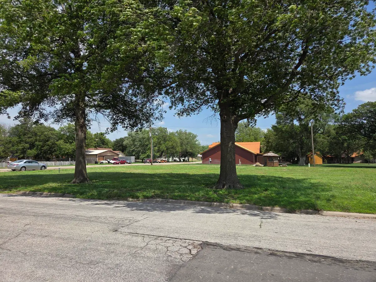 409 W Mcpherson, Canton, KS 67428 - #1