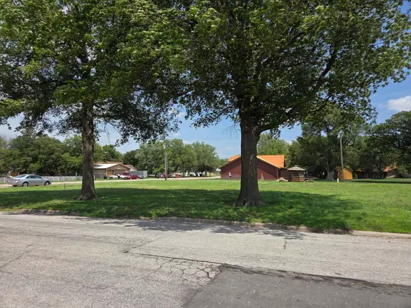 409 W Mcpherson, Canton, KS 67428
