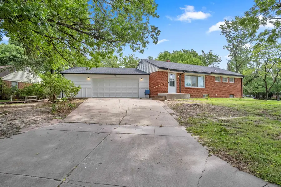 870 S Watson Ln, Wichita, KS 67207 - #2