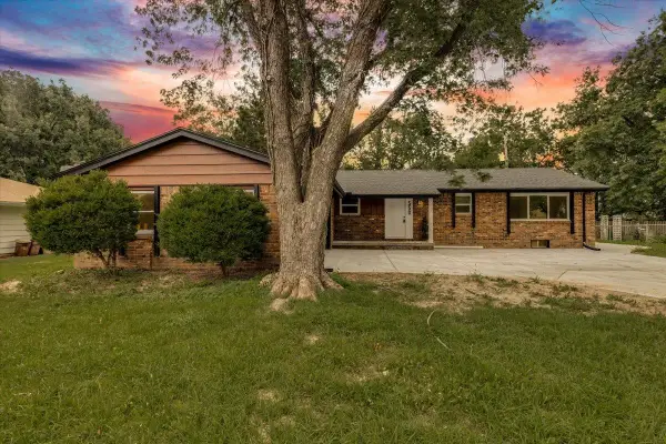550 N Parallel Dr, Andover, KS 67002