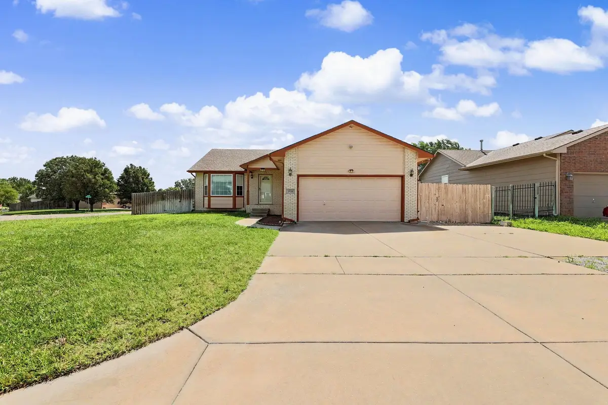 1920 S Leeanne Ln, Wichita, KS 67207 - #1