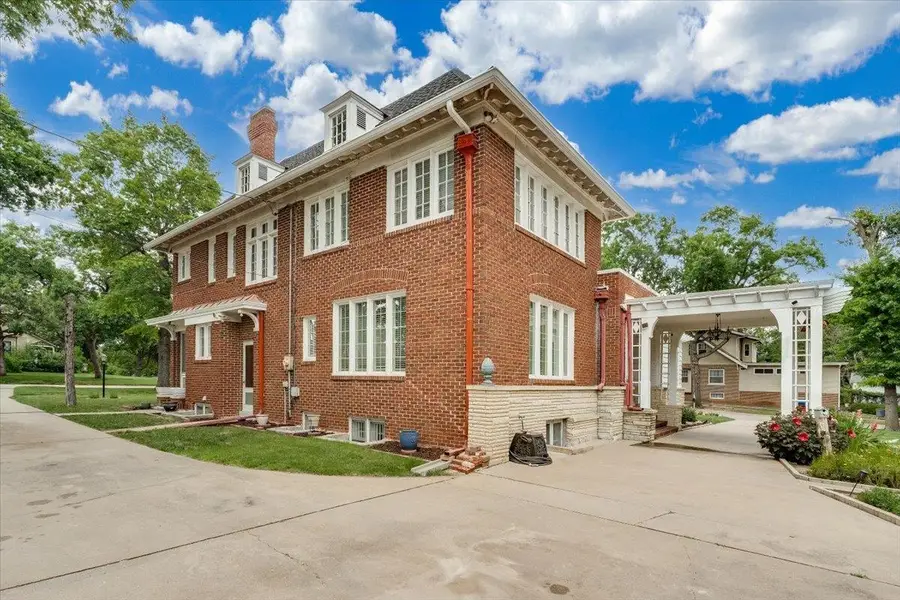 1005 W Central Ave, El Dorado, KS 67042 - #2
