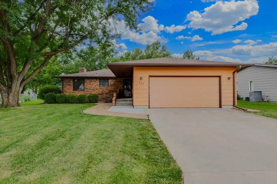 727 Crescent, Hesston, KS 67026 - #2