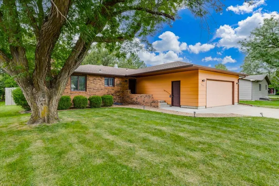 727 Crescent, Hesston, KS 67026 - #3
