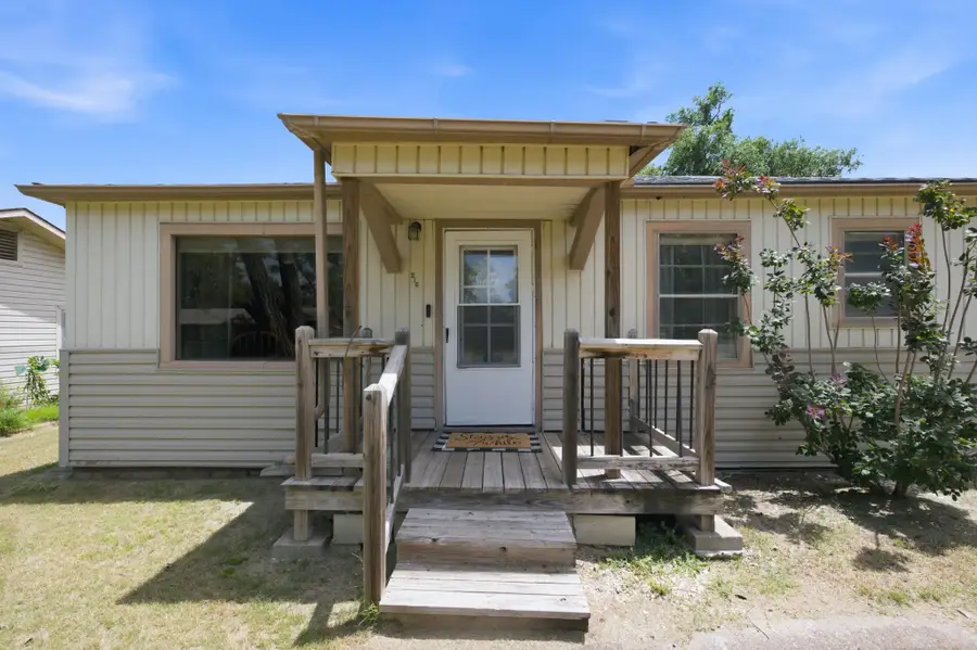 410 N Kansas St, Benton, KS 67017-9001 - #2