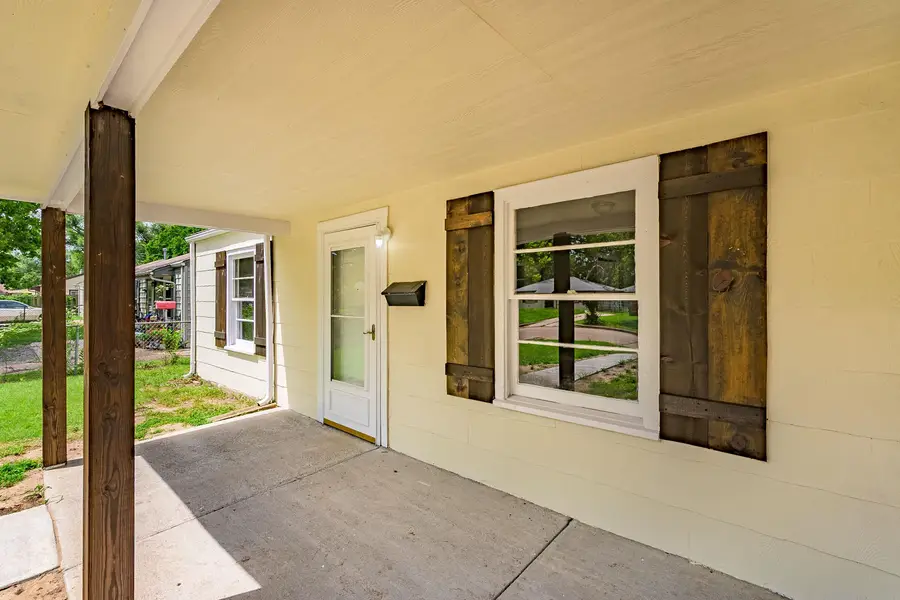 2101 S Madison Ave, Wichita, KS 67211-5414 - #2