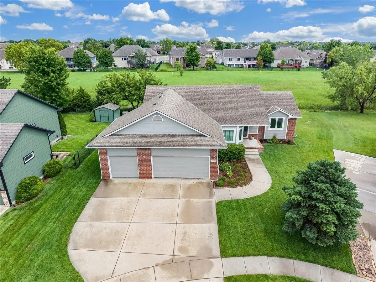 933 E Lost Hills Ct, Derby, KS 67037 - #1