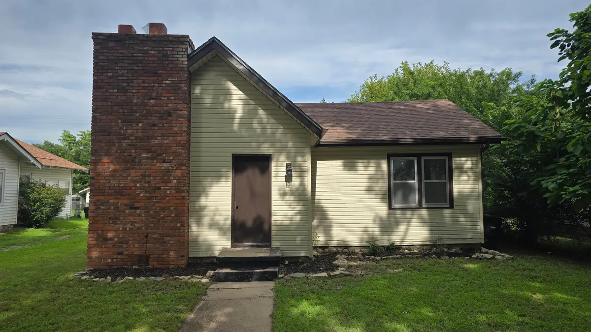 614 N C St, Arkansas City, KS 67005 - #1