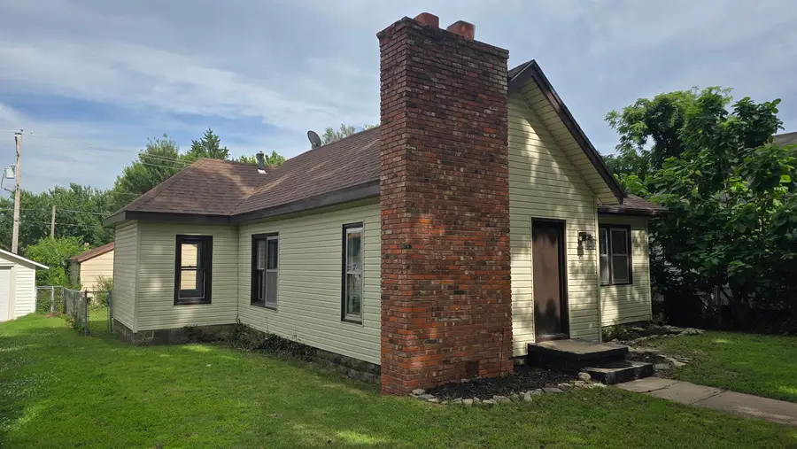 614 N C St, Arkansas City, KS 67005 - #2