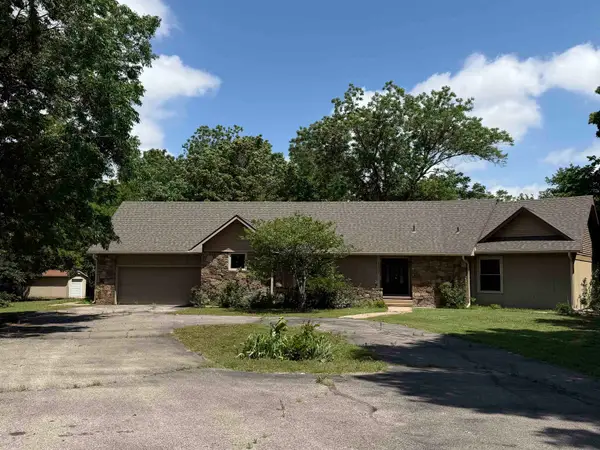 1537 N Milton Ct, Derby, KS 67037