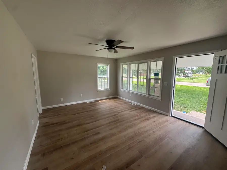 104 N Jackson Ave, Sedgwick, KS 67135 - #2