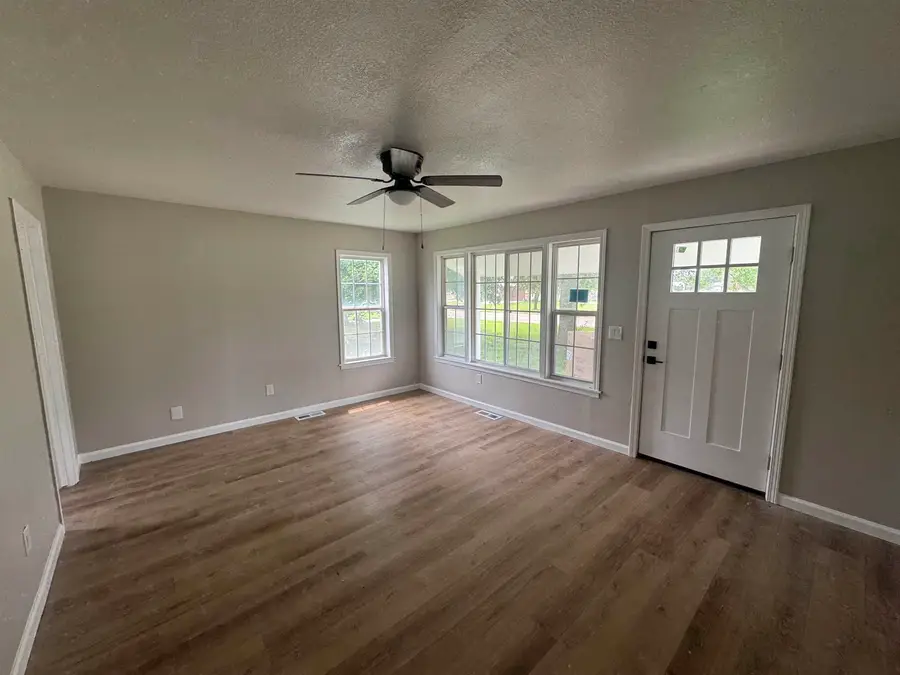 104 N Jackson Ave, Sedgwick, KS 67135 - #3