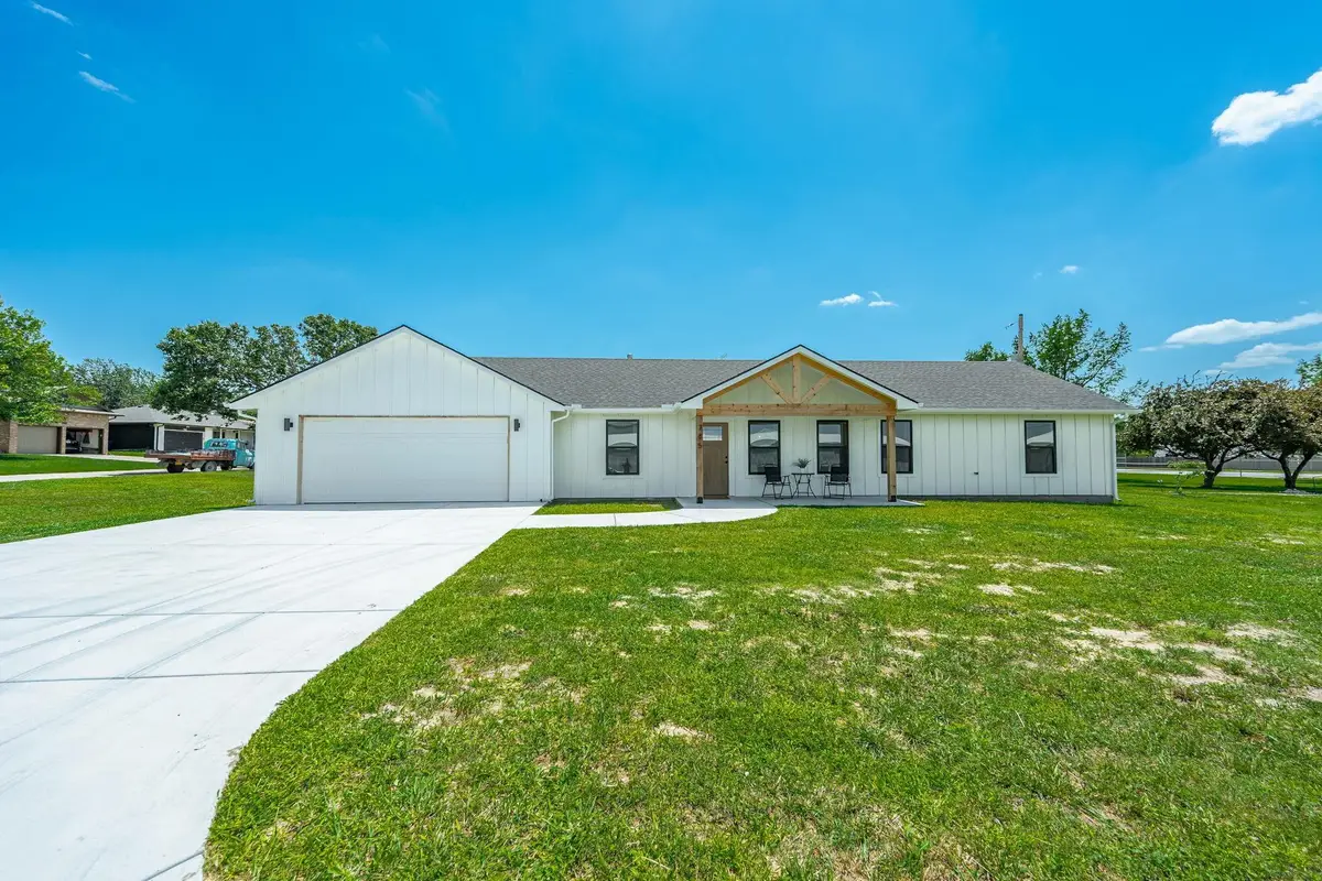 765 N Kansas Ct, Benton, KS 67017 - #1