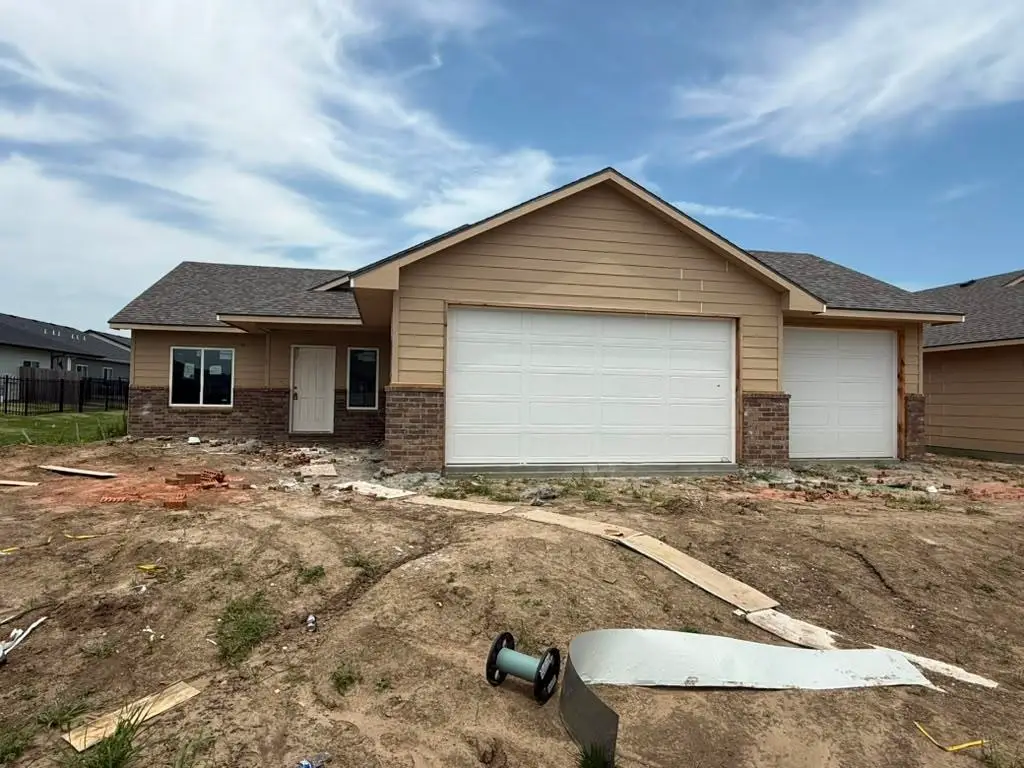 8956 E Joshua St, Bel Aire, KS 67226 - #1