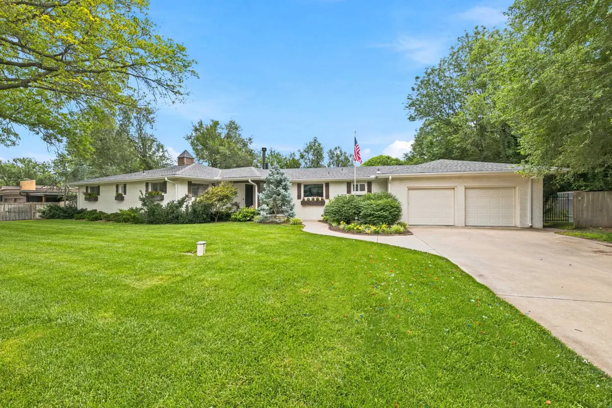 9 W Rolling Hills Dr, Wichita, KS 67212 - #1