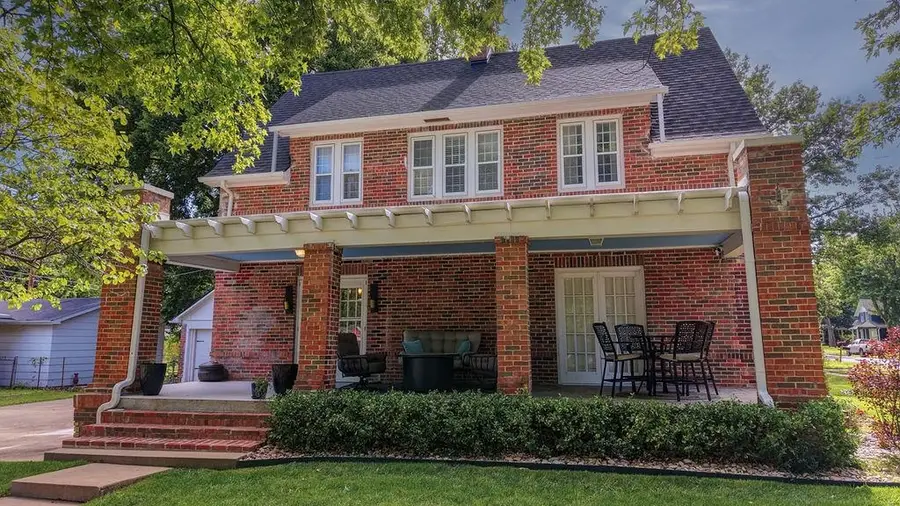 902 E 8th Ave, Winfield, KS 67156 - #3