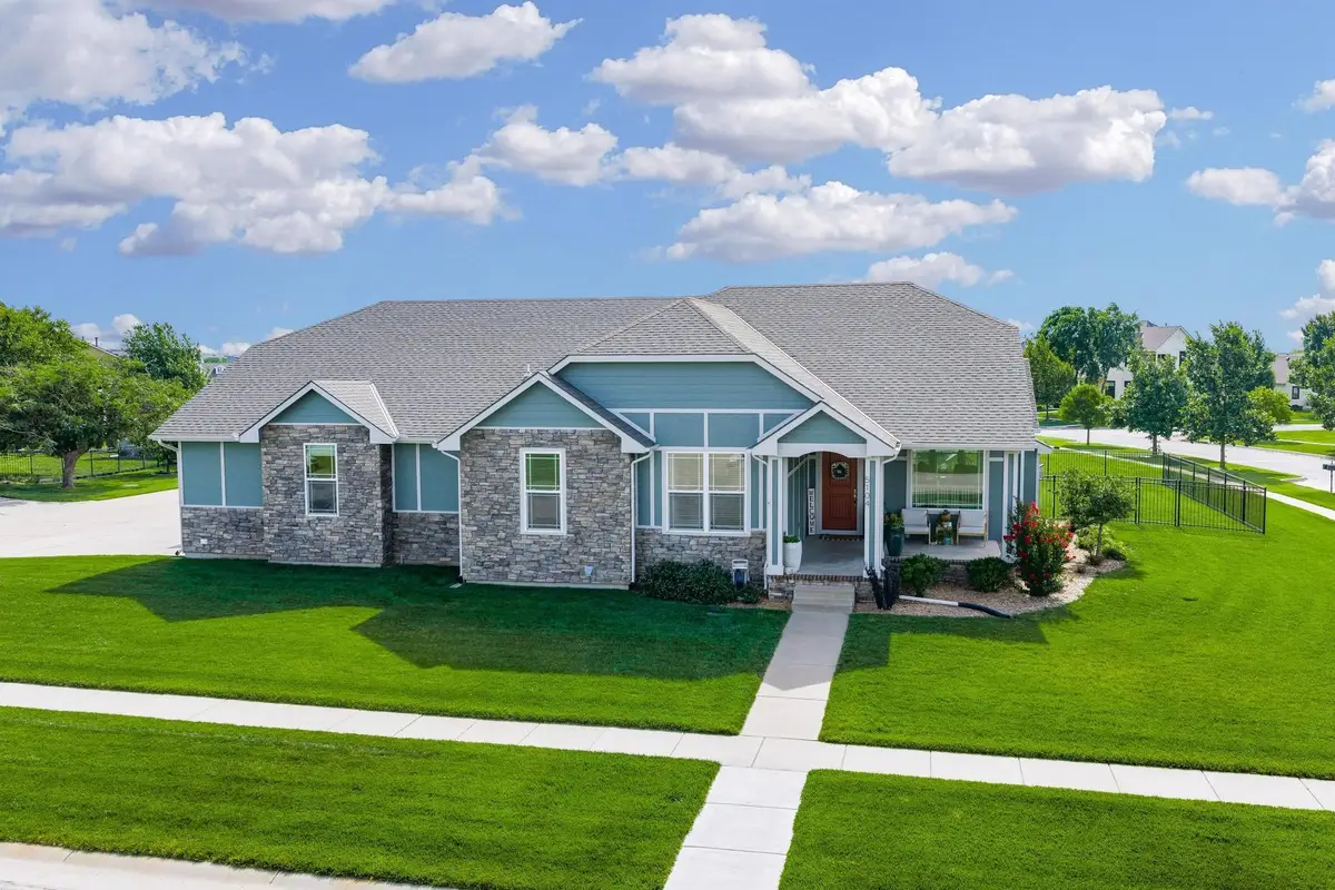 5104 N Colonial Ave, Bel Aire, KS 67226 - #1