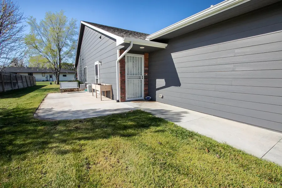 429-431 Harvest Rd, Hesston, KS 67062 - #2