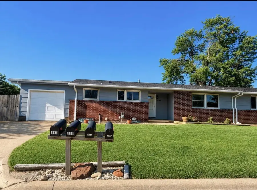 838 Carriage Cr, Salina, KS 67401 - #2