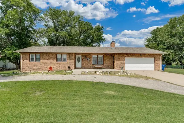211 S Commercial Ave, Sedgwick, KS 67135