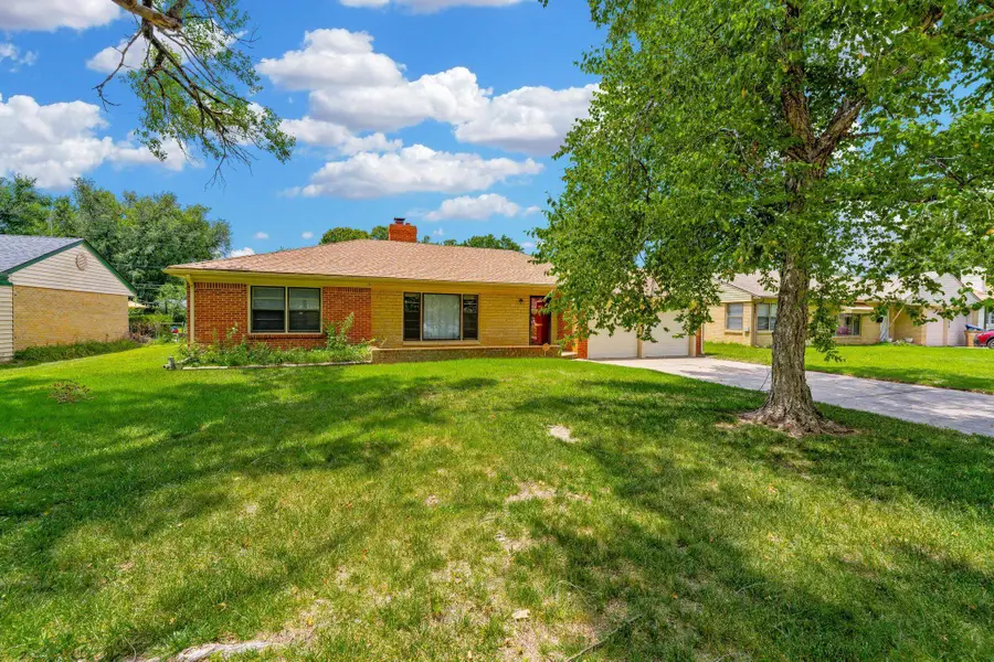 1631 N Clarence Ave, Wichita, KS 67203 - #2