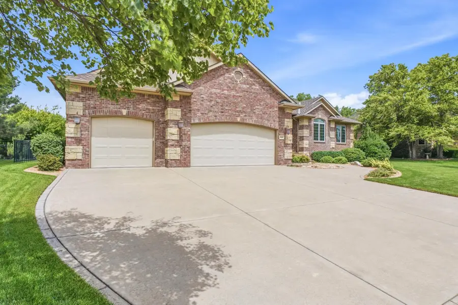 3131 N Den Hollow St, Wichita, KS 67205 - #3
