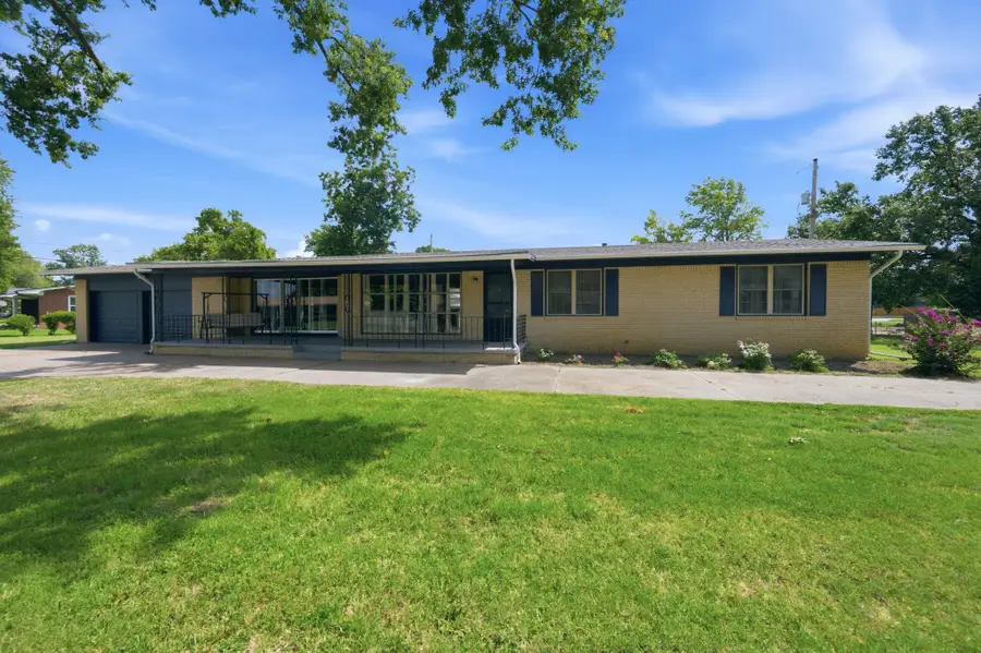 3110 N Sedgwick Ave, Wichita, KS 67204 - #3