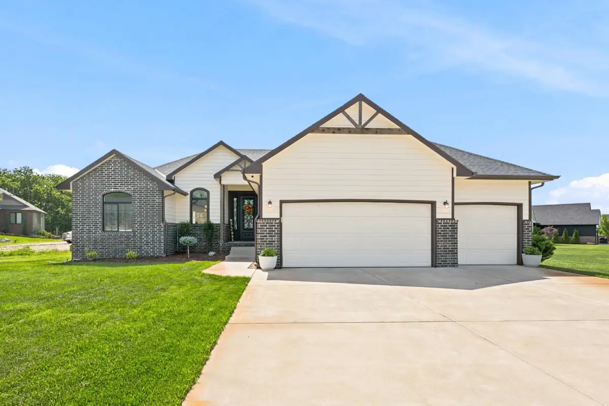 518 N Backwoods Ct, Valley Center, KS 67147 - #1