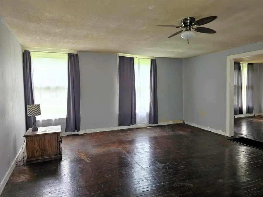 1201 N Front St, Salina, KS 67401 - #3