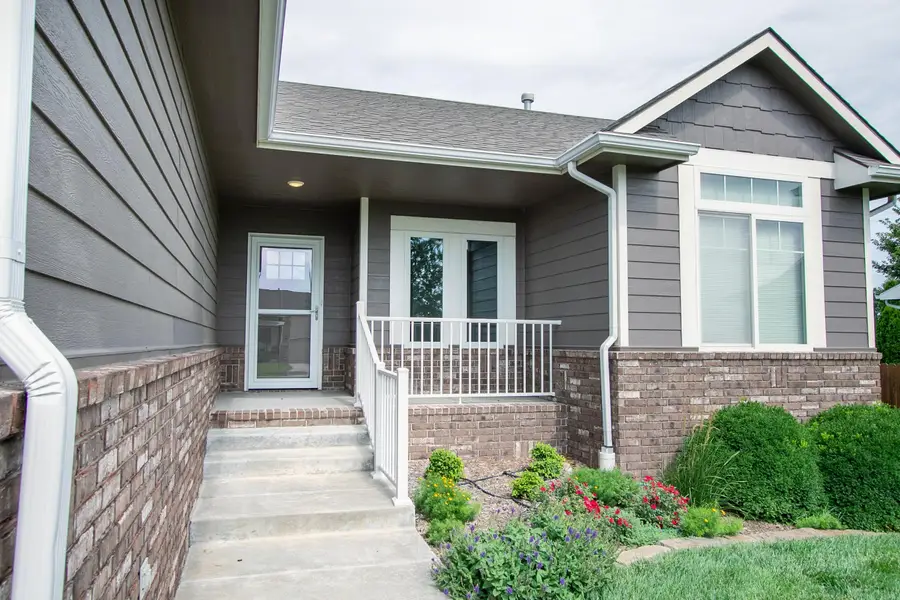 604 Goldspike Ct, Newton, KS 67114 - #2