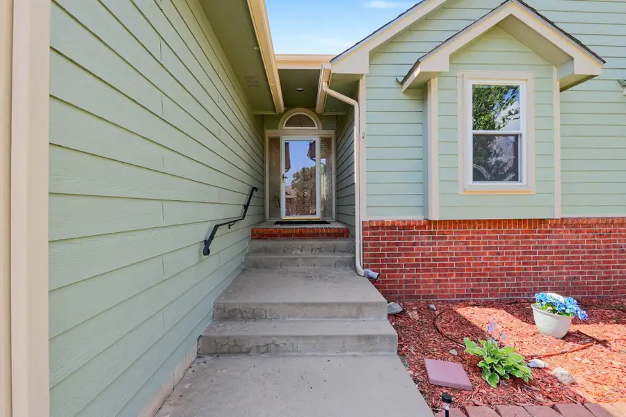 1707 E Oxford Cir, Derby, KS 67037 - #2