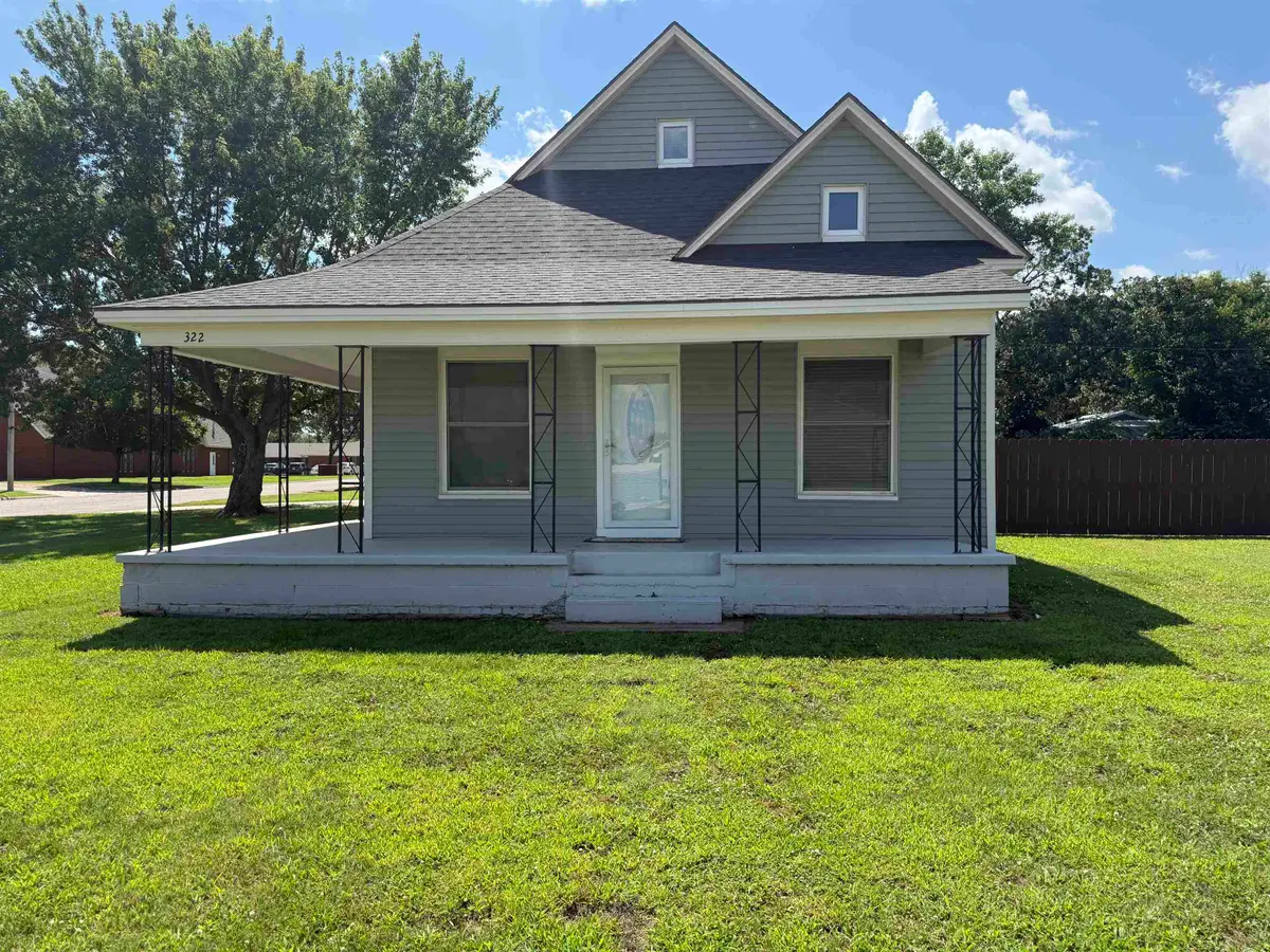 322 S 7th St, Conway Springs, KS 67051 - #1