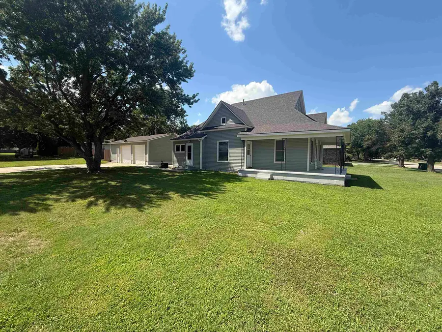 322 S 7th St, Conway Springs, KS 67051 - #3