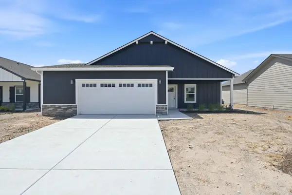 1566 N Emerald Valley Dr, Mulvane, KS 67110