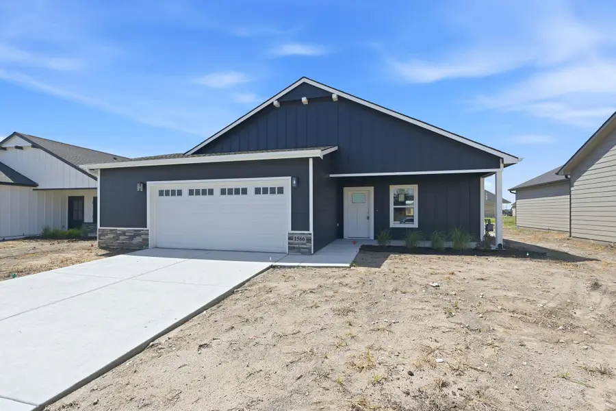 1566 N Emerald Valley Dr, Mulvane, KS 67110 - #2