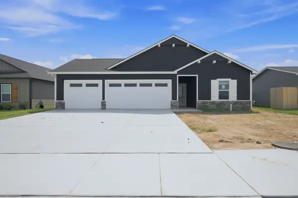 1606 N Topaz Ln, Mulvane, KS 67110