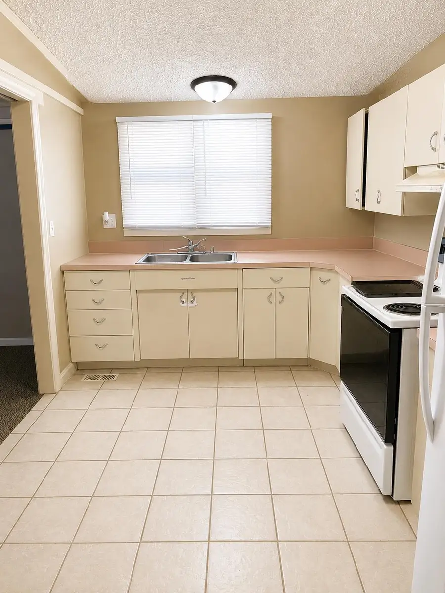 142 Taft Ct., Salina, KS 67401 - #3