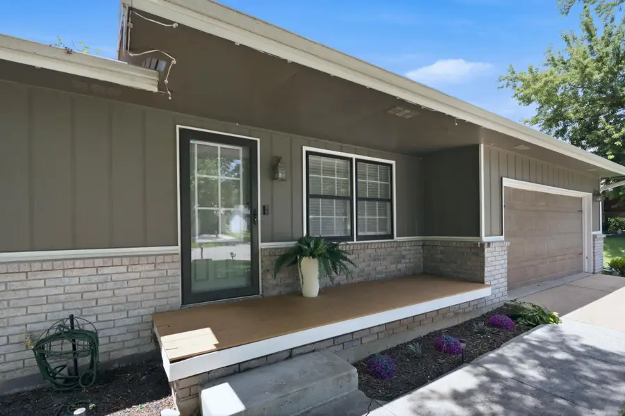 620 N Douglas St, Wellington, KS 67152-2931 - #2