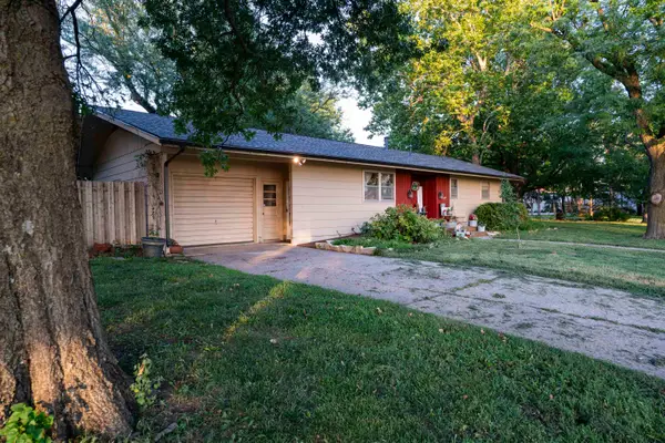320 S Erb St, Hesston, KS 67062