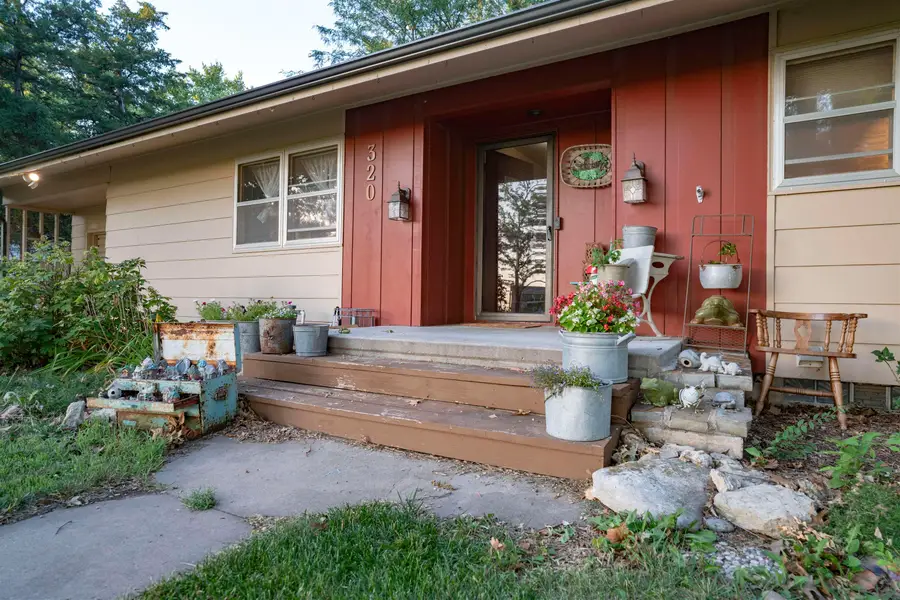 320 S Erb St, Hesston, KS 67062 - #3